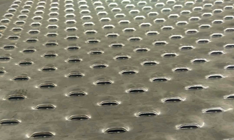 魚鱗孔鐵板沖孔網(wǎng)產(chǎn)品展示