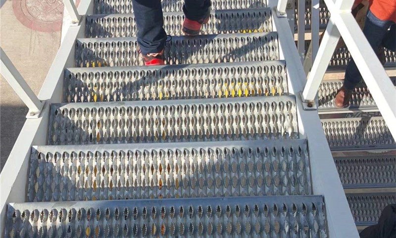 踏步?jīng)_孔網(wǎng)板